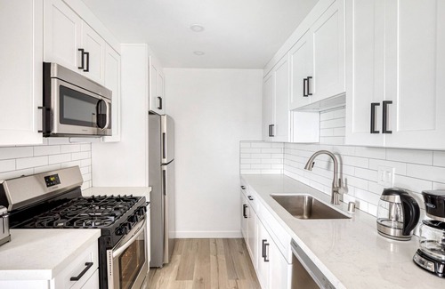 Valley Village Apartamento | Amazing Valley Village 2BR w/ Pool, BBQ, near Ventura Blvd, by Blueground