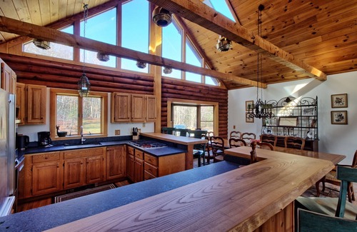 Londonderry Casa | Amazing Vermont Estate with 2 houses, 11 bedrooms, a pool, sauna, and gameroom!