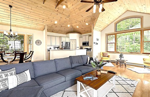 Beech Mountain Cabaña | Amazing View ~5000ft, Golf Club 5 min, Sauna, Hot Tub, Wi-Fi, Game Room, Bonfire