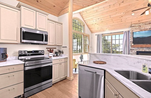Beech Mountain Cabaña | Amazing View ~5000ft, Golf Club 5 min, Sauna, Hot Tub, Wi-Fi, Game Room, Bonfire