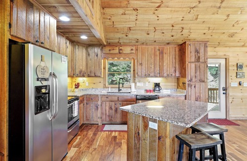 My Mountain Cabina | Amazing View, Hot Tub, Game Room, Pet Friendly