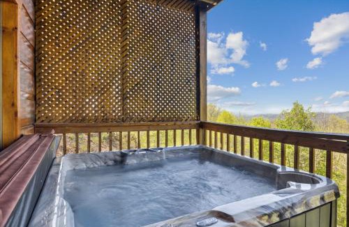 Gatlinburg - Pigeon Forge Casa | Amazing View Lodge, Your Ultimate 5-Bedroom Cabin Retreat in Sky Harbor Resort