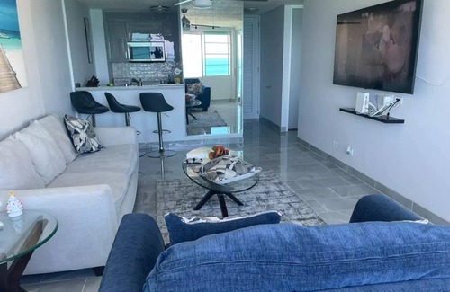 La Pared Condominio | Amazing View of the Ocean and sounds of the waves.