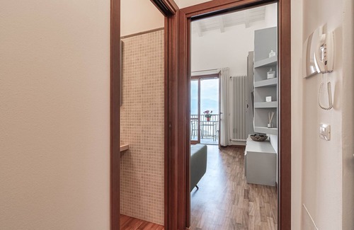 Levo Casa | Amazing view over the Lake, charming house surrounded by nature