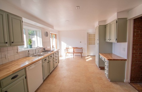 Waterbury Center Apartamento | Amazing View, Walk to lake, very Central, borders state park. NEWLY RENOVATED!