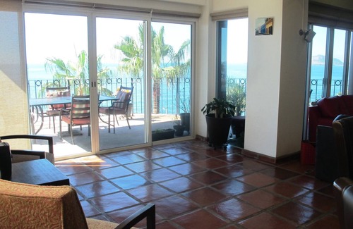 Balcones de Loma Linda Condominio | ¡VISTAS INCREÍBLES! Centro Historico Ocean View 2 habitaciones / 2 baños 1800 sq. Ft.