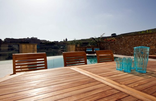 Ta' Għammar Villa | Vistas asombrosas, privacidad completa, lujo y confort, que incluyen área de piscina y terraza