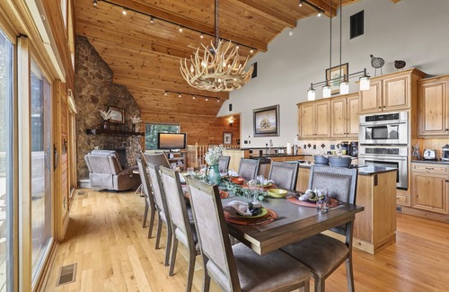 Beech Mountain Cabina | Amazing Views*HotTub*Sauna*GameRooms Dog-friendly!