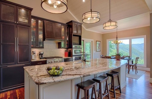 Cataloochee Ranch Casa | Amazing VIEWS! Hot Tub, WIFI, Fire Pit, 12' Shuffleboard table! Chef's kitchen.