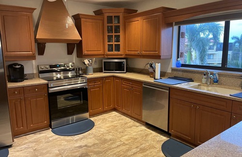Burnt Store Marina Condominio | AMAZING VIEWS in penthouse unit in Southshore Condominiums, Burnt Store Marina!