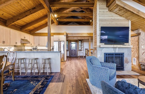 Arnold Casa | AMAZING VIEWS- MODERN HOME- SH #14 by Bear Valley Vacation Rentals