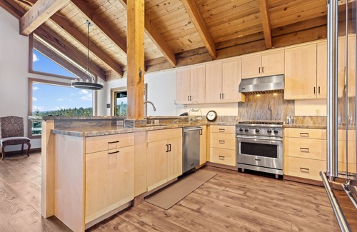 Arnold Casa | AMAZING VIEWS- MODERN HOME- SH #14 by Bear Valley Vacation Rentals