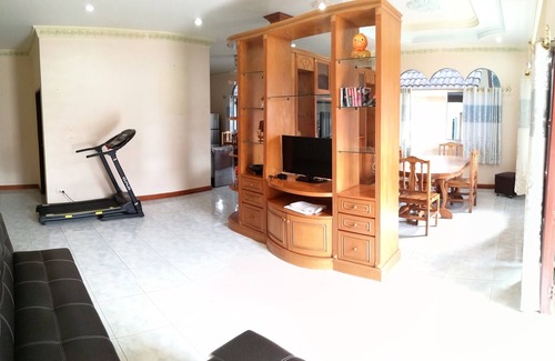 Rawai Villa | Increíble villa, 3 dormitorios, 2 baños, 120 metros cuadrados luminosos, aparcamiento en el jardín, playa de 5 minutos
