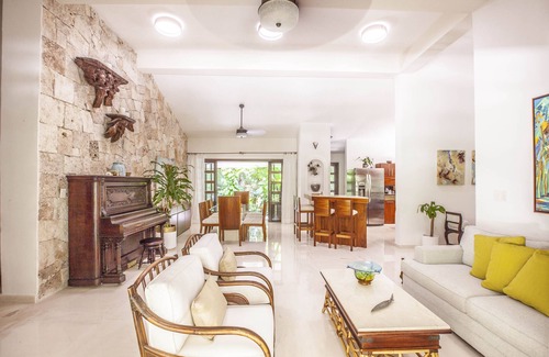 Playa Playacar Villa | Increíble "Villa Dorada" ¡Junto a la playa con piscina privada y Wifi gratis!