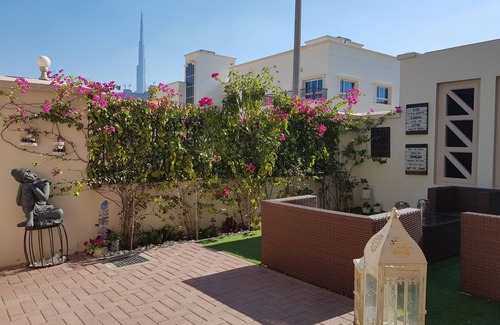 Jumeira 1 Villa | Impresionante villa con vistas a Burj Khalifa en el centro de Dubai