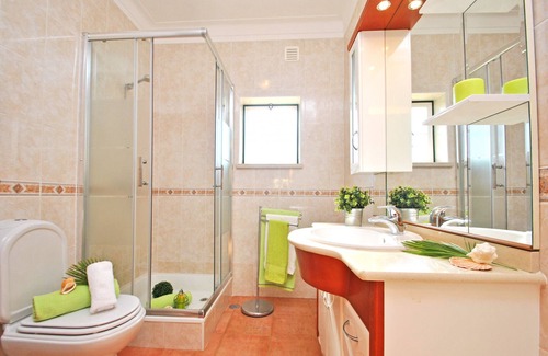 Montes de Alvor Villa | INCREÍBLE CHALET, PISCINA PRIVADA CALEFACTORA, AC, WI-FI, A 5 MIN DE LA PLAYA