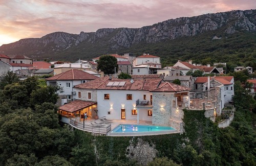 Bribir Villa | Increíble villa con piscina, bienestar y vistas impresionantes.
