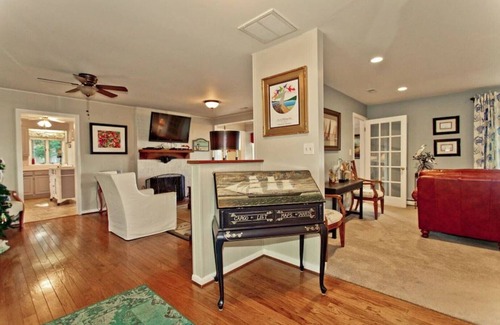 Bellamy Casa | Amazing Waterfront Getawaylong Term Renters are Welcome!