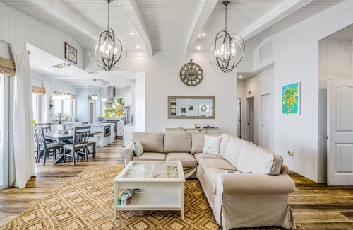 Cutthroat Harbor Estates Casa | Amazing waterfront home with private beach, dock, pool, WiFi & outdoor kitchen