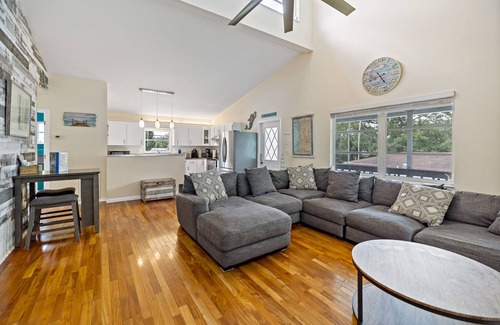 Spring Hill Casa | Amazing Waterfront Home for your Perfect Vacation!