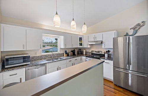 Spring Hill Casa | Amazing Waterfront Home for your Perfect Vacation!