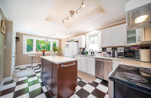 Dunbar Casa | Amazing Westside Vancouver Villa - Free Parking