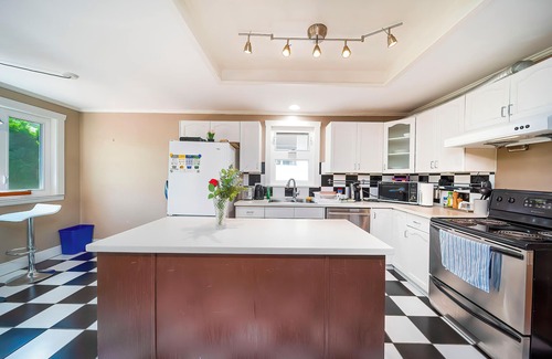 Dunbar Casa | Amazing Westside Vancouver Villa - Free Parking