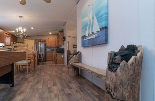 Lake Norman of Catawba Casa | Amazingly Affordable Lakefront Home 4BR/2BA w/Fire Pit & Kayaks on Lake Norman