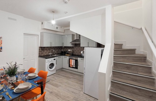 Canonbury Casa | Amazingly Beautiful 3 BR Flat For Large Groups