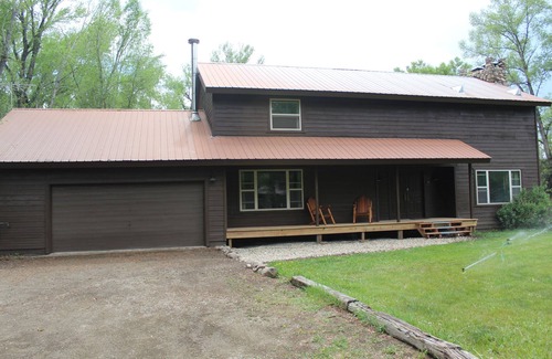 Gunnison Casa | Amazingly serene private river front house awaits!