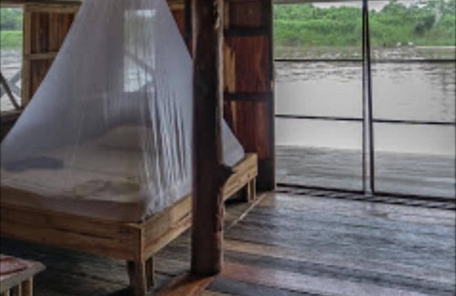 Leticia Hotel | Amazonas. Cabaña flotante kurupira. Habitacion Suit