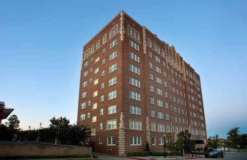 Downtown Tulsa Hotel | Ambassador Hotel Tulsa, Autograph Collection