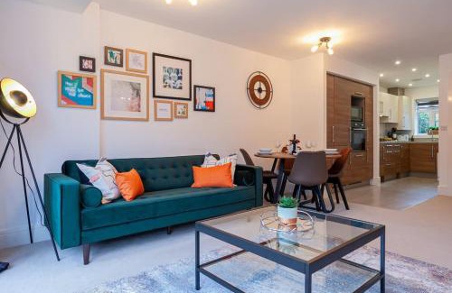 Stoke-on-Trent Casa | Ambassador House by Truestays - Luxury 4 Bedroom House in Stoke-on-Trent