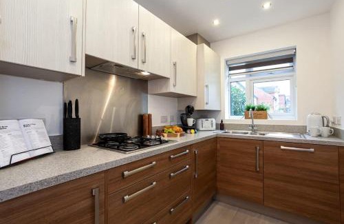 Stoke-on-Trent Casa | Ambassador House by Truestays - Luxury 4 Bedroom House in Stoke-on-Trent