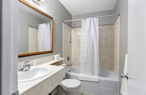 Algoma District Hotel | Ambassador Motel
