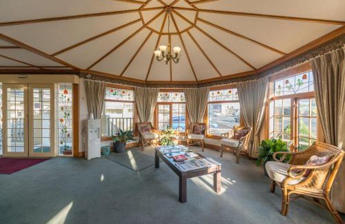 New Plymouth Hotel | Amber Court Motel