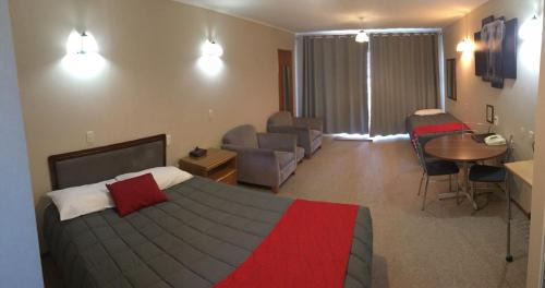 New Plymouth Hotel | Amber Court Motel