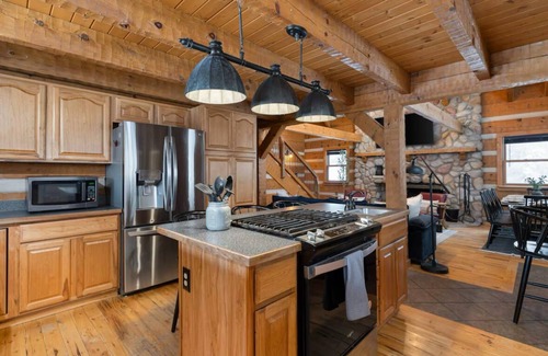 Lancaster Cabina | Amber Hills Lodge: Sauna,Golf Sim,Hot Tub,Theatre