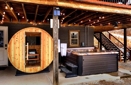 Lancaster Cabina | Amber Hills Lodge: Sauna,Golf Sim,Hot Tub,Theatre