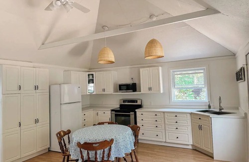 Ashfield-Colborne-Wawanosh Cabaña | Amberley Beach lakefront cottage