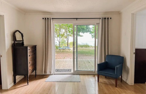 Ashfield-Colborne-Wawanosh Cabaña | Amberley Beach lakefront cottage