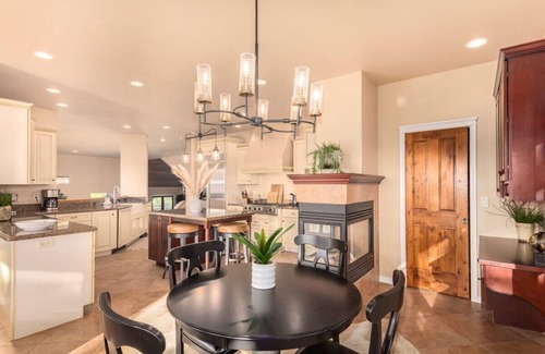 Flagstaff Cabina | Amberwood Apline Estate w/5 Showers, Spa & Views