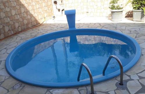Caioba Casa | Ambiente acolhedor com jardim para pets