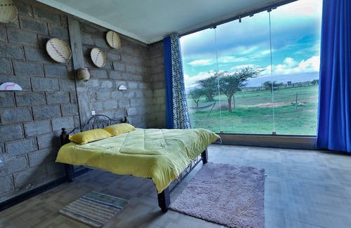 Oloitoktok Otro | Amboseli Glass house