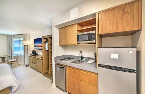 Daytona Beach Shores Hotel | Ambros Daytona