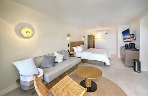 Daytona Beach Shores Hotel | Ambros Daytona