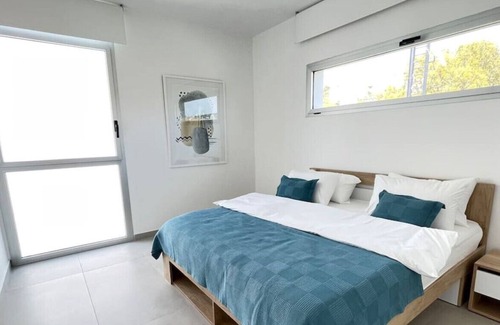 Aamchit Chalet De Esquí | Amchit Bay Beach Residences 2BR Rooftop w/ Jaccuzi