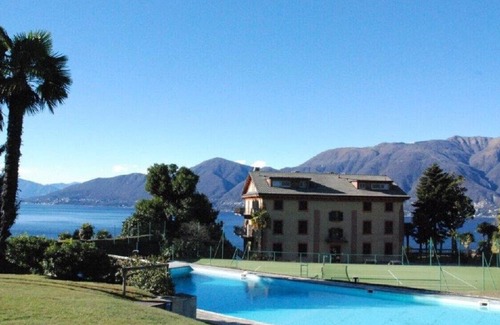 Luogo Ameno Apartamento | Amelia 3 with lake view, pool in Brezzo di Bedero