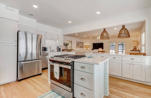 Ocean Cay Casa | "Amelia On My Mind" Beach house with backyard and screened porch - sleeps 8