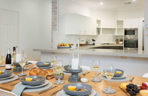 Lovedale Casa | Amelia-Rose Estate: Lovedale 6-bdr retreat with pool & fireplace—Memories await!
